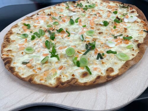 Flammkuchen "Elsässer Art" mit Zwiebeln & Speck