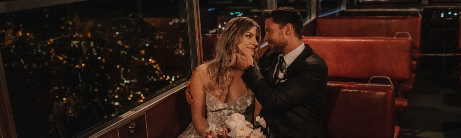 Die historische Drachenfelsbahn bringt Hochzeitsgäste zum Gipfel